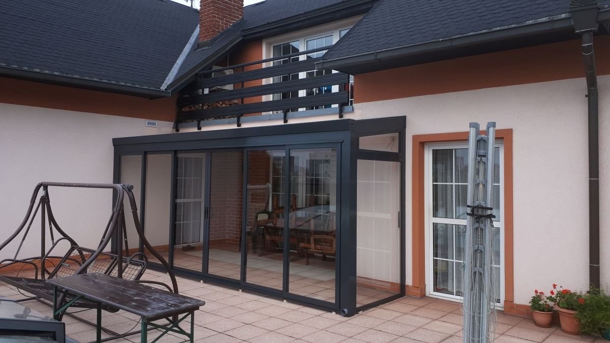 černá zimní zahrada z hliníku