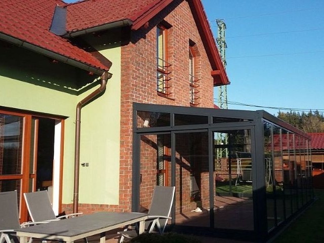 Pohodlná četba v zimní zahradě